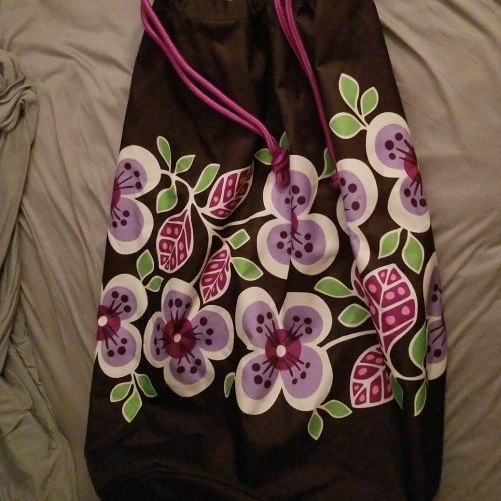 VERA BRADLEY CLINCH LAUNCRY BAG